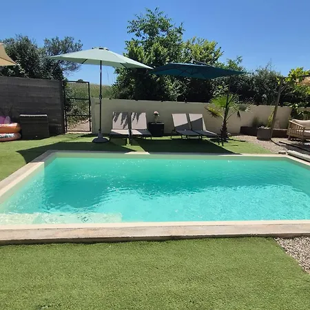 Les Trois Ailes-maison De Avec Piscine Feriehus Saint-Drezery