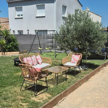 Les Trois Ailes-maison De Avec Piscine