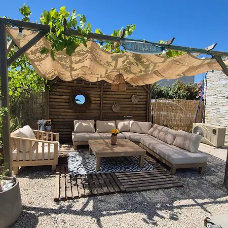 Les Trois Ailes-maison De Avec Piscine Feriehus *
