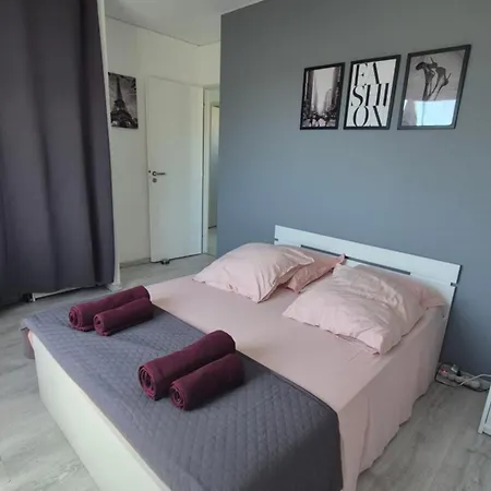 Feriehus Les Trois Ailes-maison De Avec Piscine *